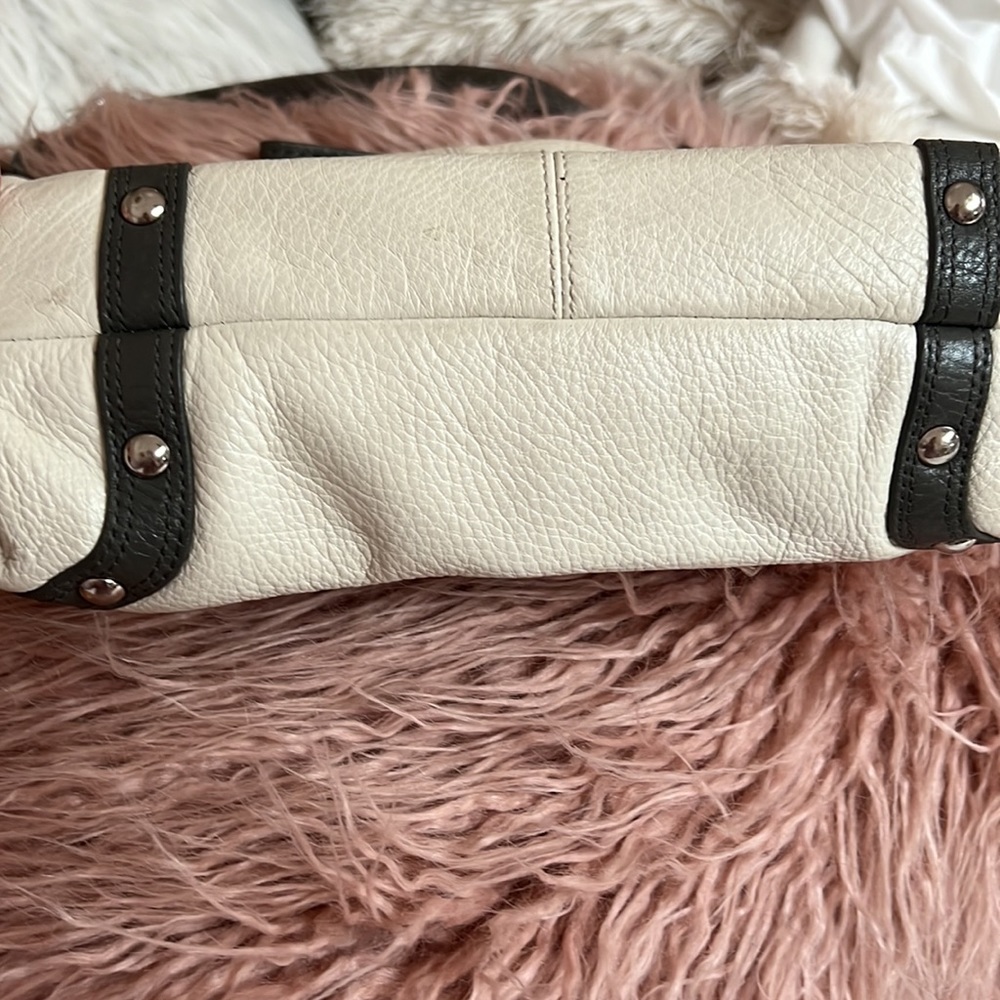 Coach handbag. Medium size. Like new condition.  Ivory with green silk interior. - Picture 5 of 8
